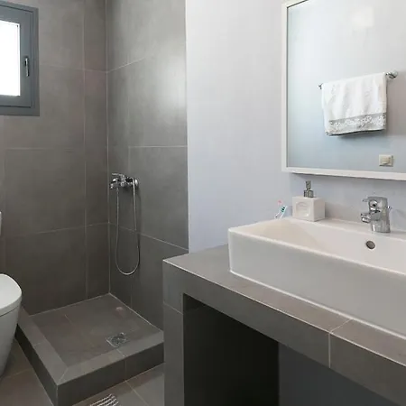 Maisonette Ioanna 70 M From Glarokavos Beach