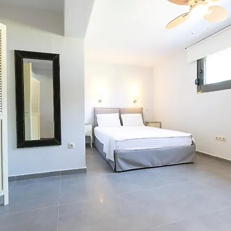 Maisonette Ioanna 70 M From Glarokavos Beach